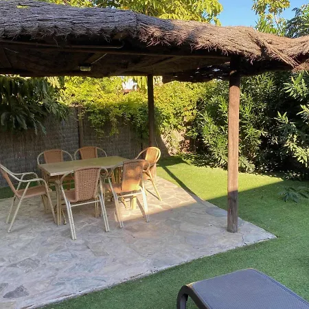 Casa Con Jardin Privado Y Piscina Compa Holiday home *