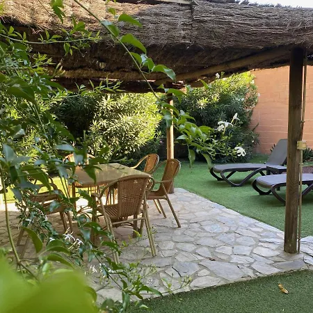Casa Con Jardin Privado Y Piscina Compa Holiday home