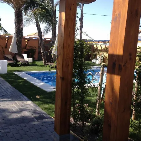 Casa Con Jardin Privado Y Piscina Compa