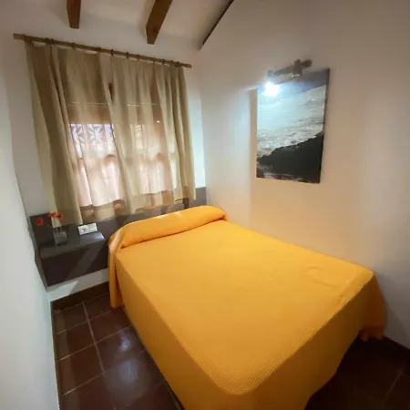 Casa Con Jardin Privado Y Piscina Compa Holiday home *