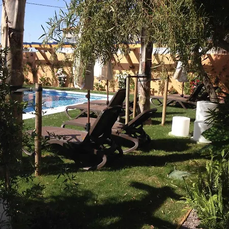 Casa Con Jardin Privado Y Piscina Compa Holiday home *
